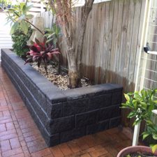 retaining wall with concrete block